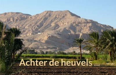 Achter de heuvels